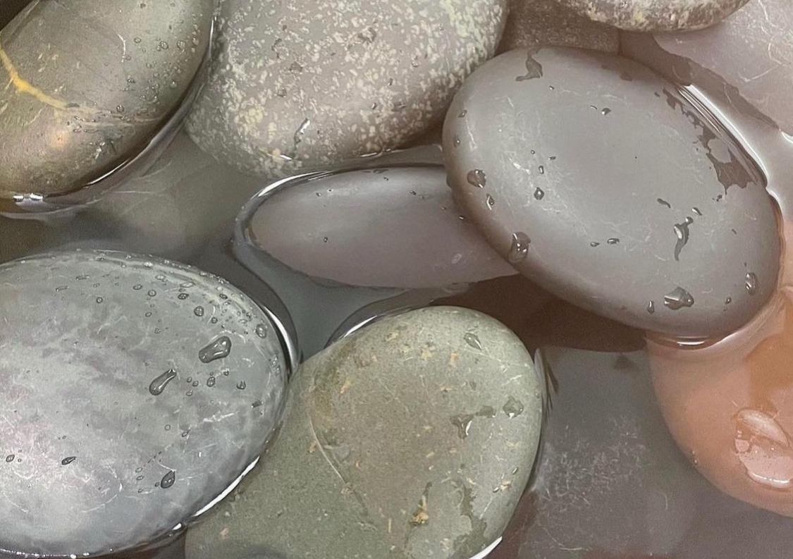 HOT STONE MASSAGE 