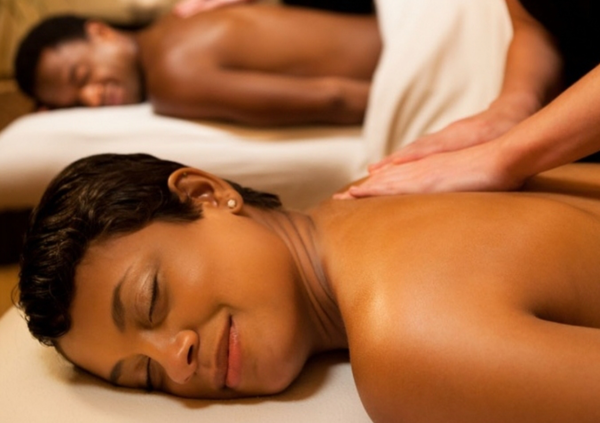 COUPLE MASSAGE 