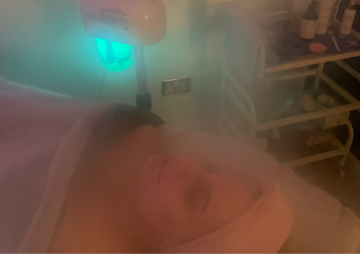 Bespoke Intensive Facial - Cleanse, Tone, Exfoliant, Steam, Extraction, Massage, Mask, Scalp or Hand/arm Massage & Moistu