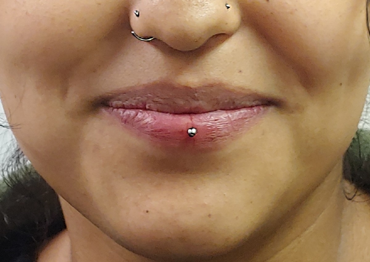 Inverse Vertical Labret/ Ashley
