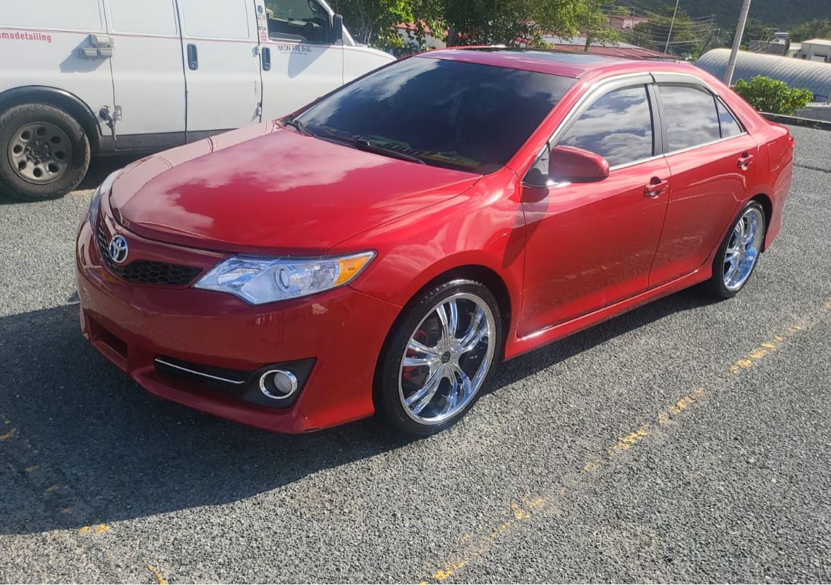 In and out detailing wash and vacuum, freshener (cars compact /sedans; price may vary depending on condition and size)