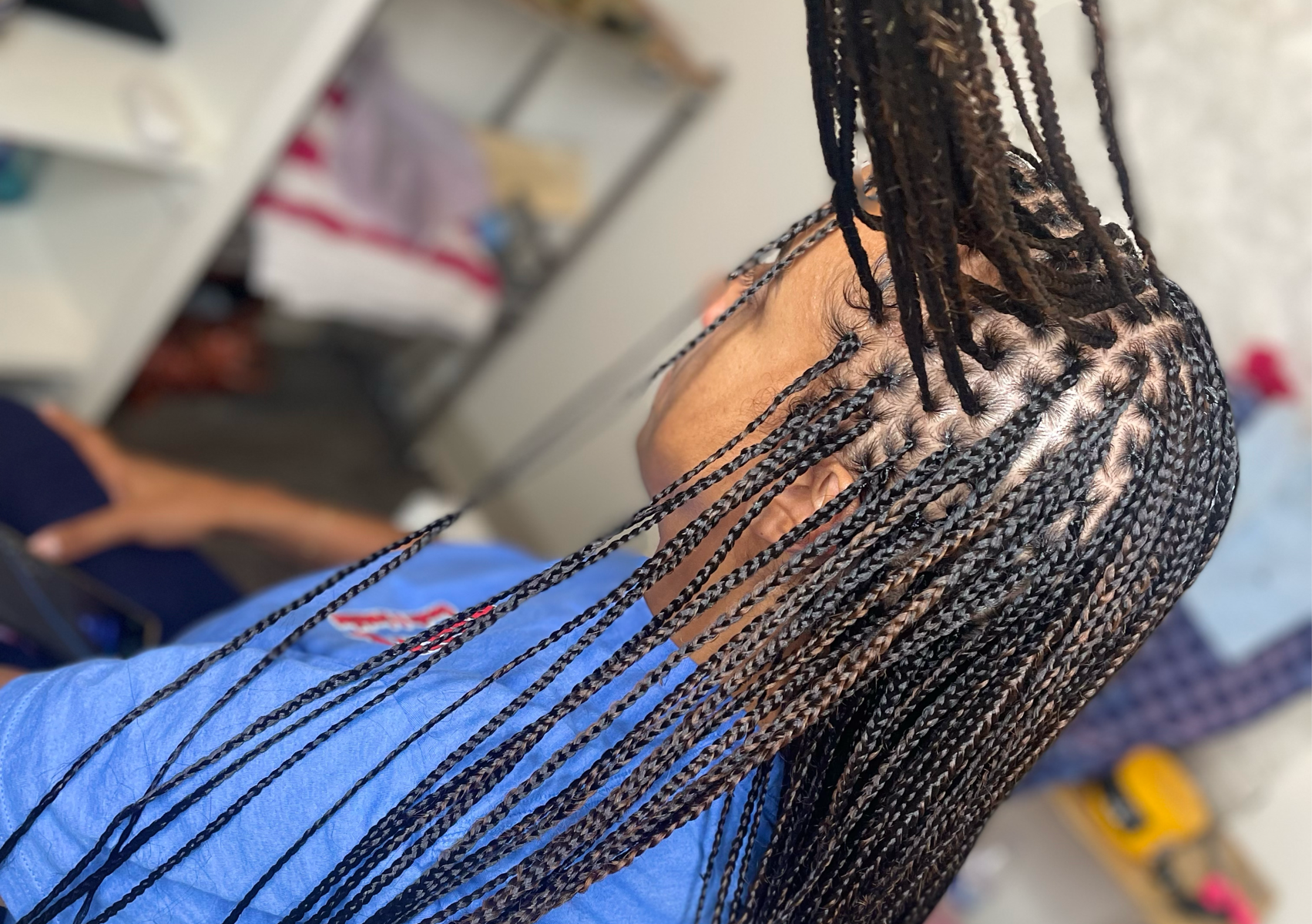 Small knotless Braids/52 inches 