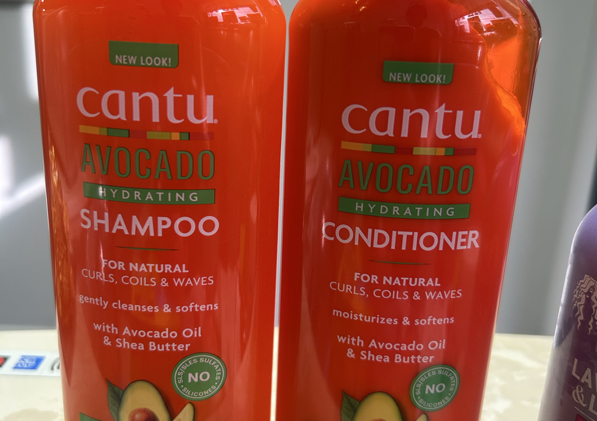Cantu Avocado Hydrating Conditioner in a 13.5 fl oz (400 ml) size.