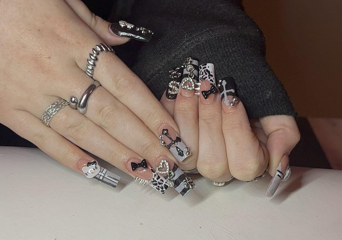 Freestyle manicure 