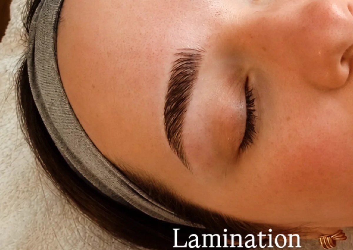 Brow Lamination + Tint 
