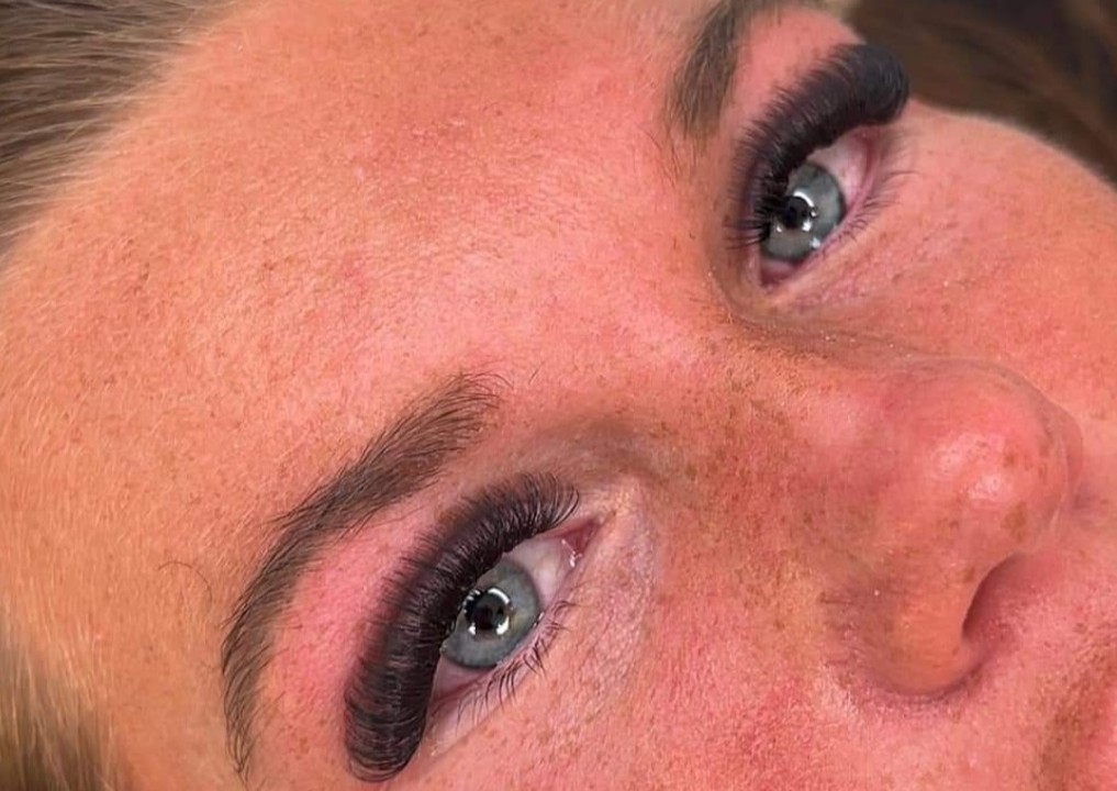 Volume / Hybrids Lashes