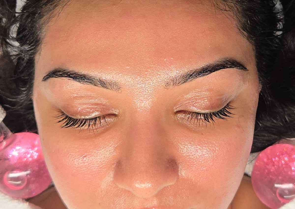 HIBISCUS BRIGHT & GLOW FACIAL (2/2)