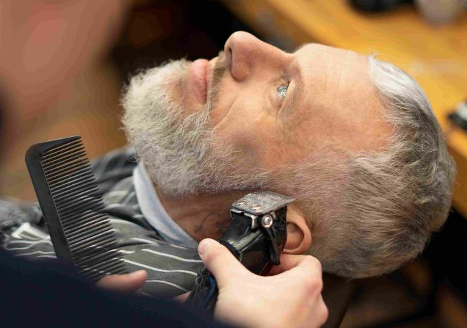 Senior ( +65 years old ) 