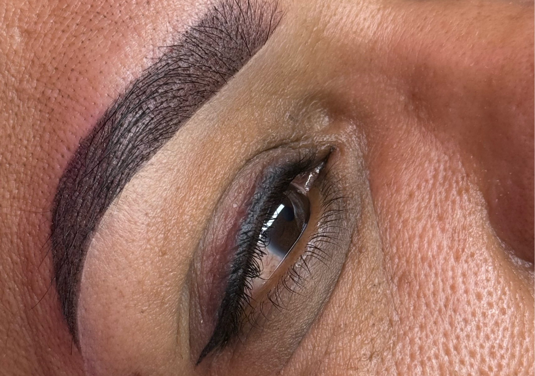 Micropigmentación de Párpado 1 Línea