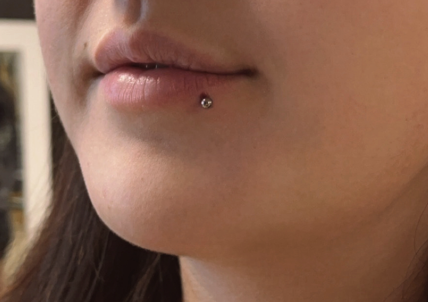 Side labret