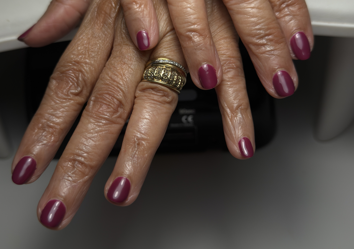 Gel manicure (2/2)