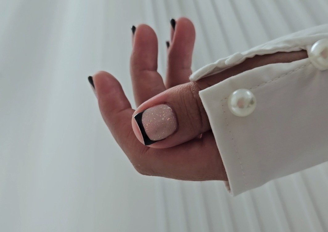 Manichiura cu oja semipermanenta marime mica /tehnica combinata