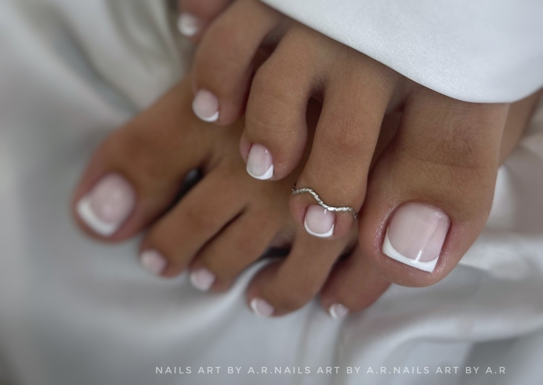 Pedichiura estetica cu oja semipermanenta +talpi cu textura usor aspra