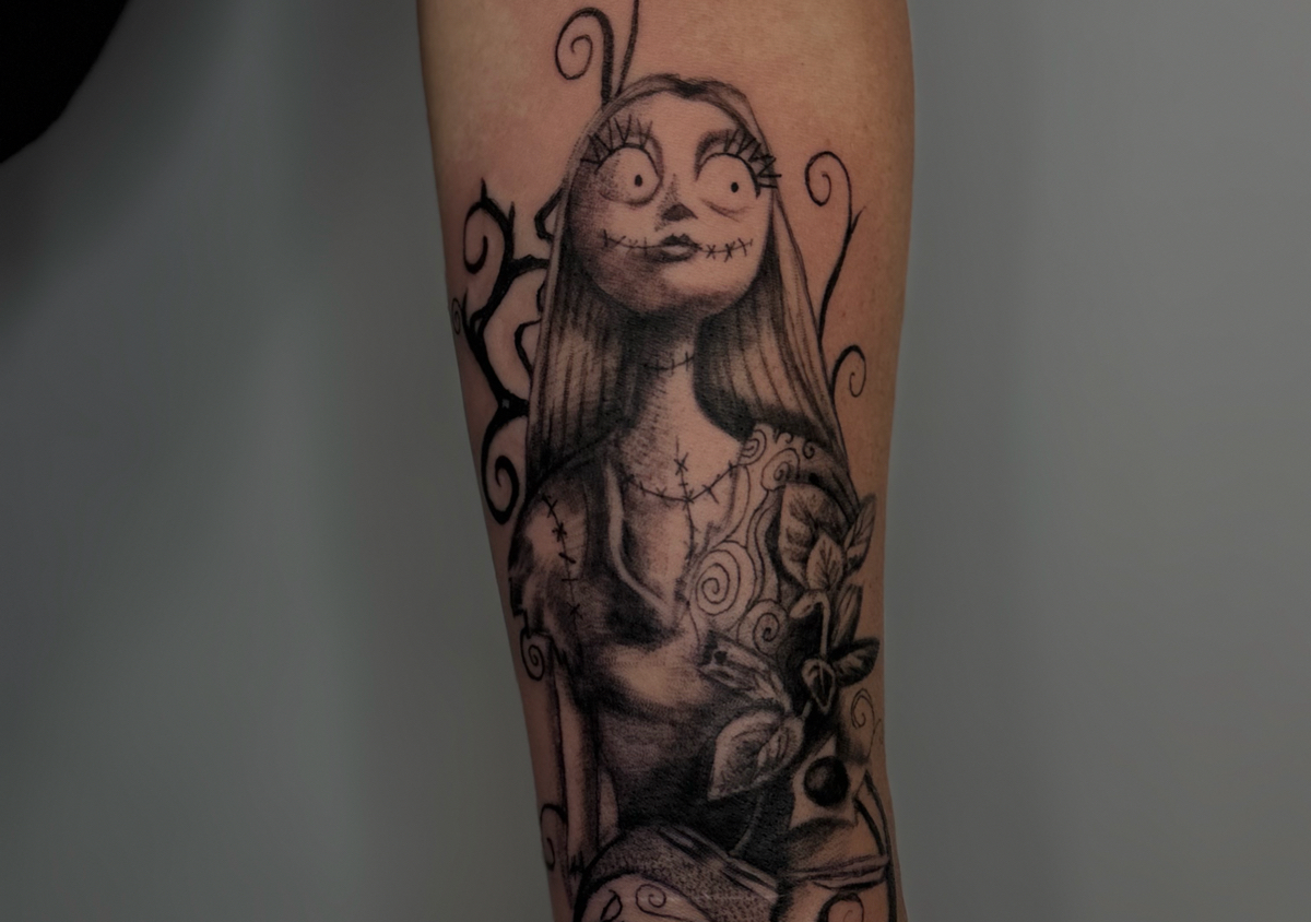 4-6” tattoo. (1/5)