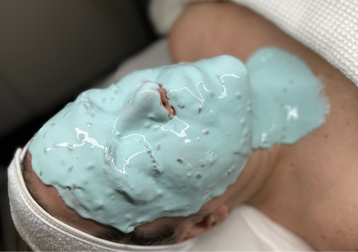 Deep facial cleansing / Limpieza facial profunda