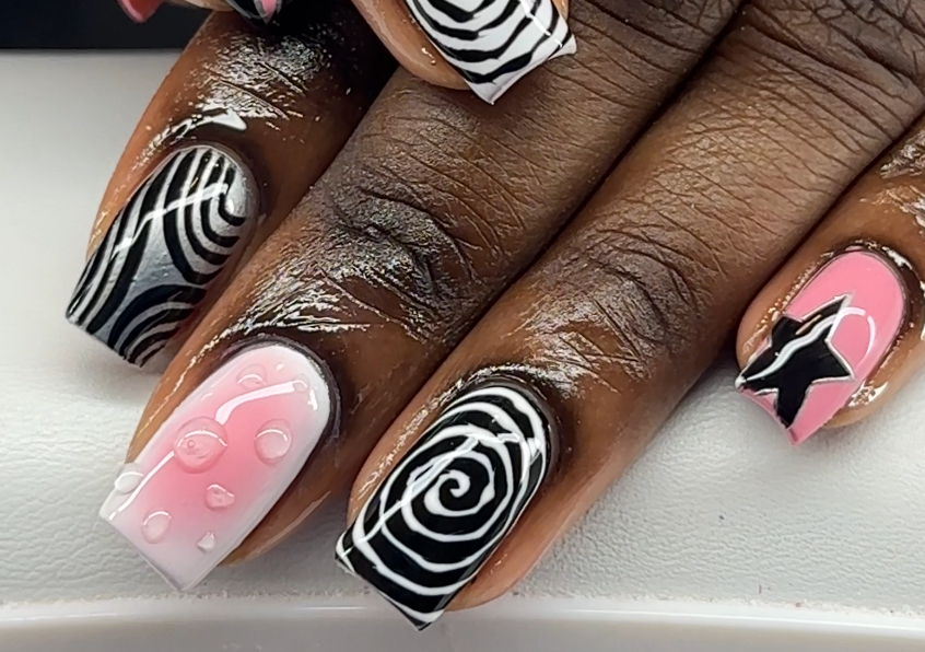 Natural nail manicure + super intricate design 