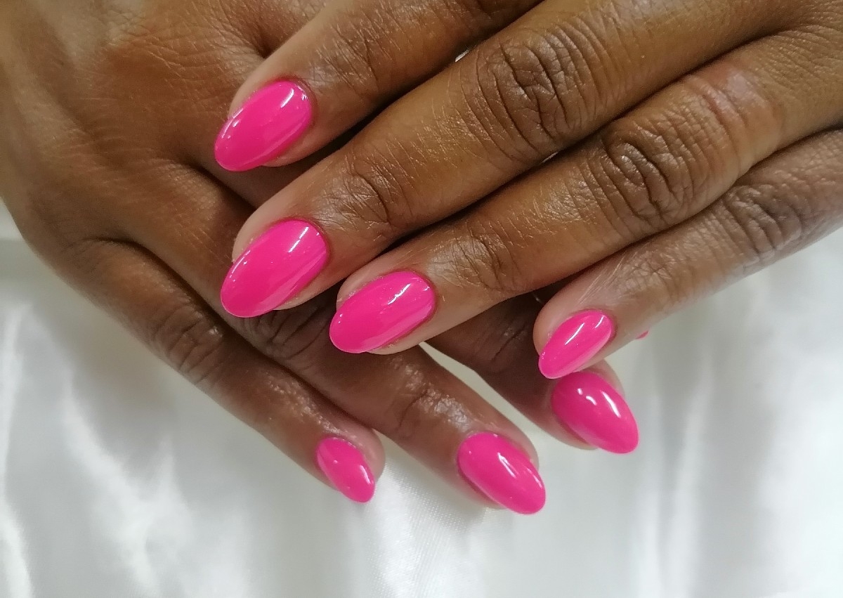 Polygel on natural nails plain