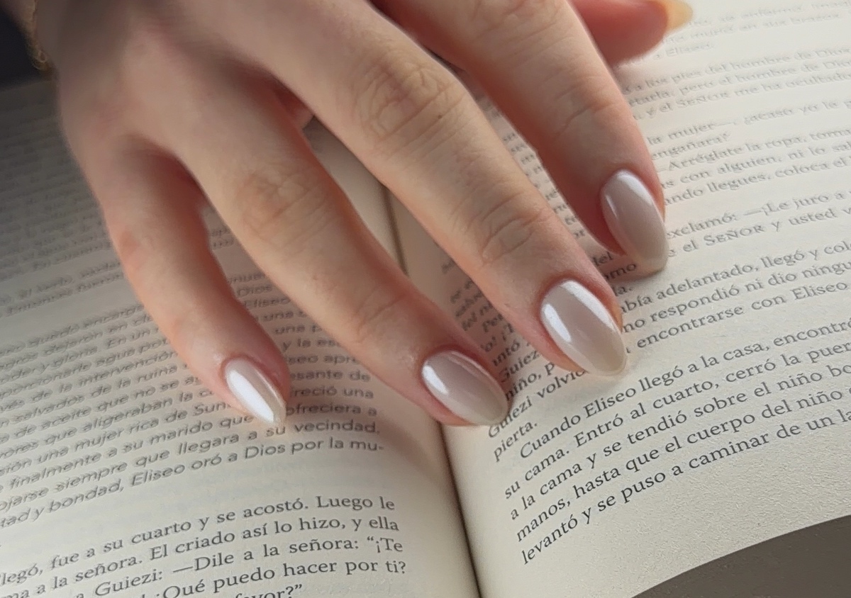 The Bridal Manicure 👰🏻‍♀️ (2/5)