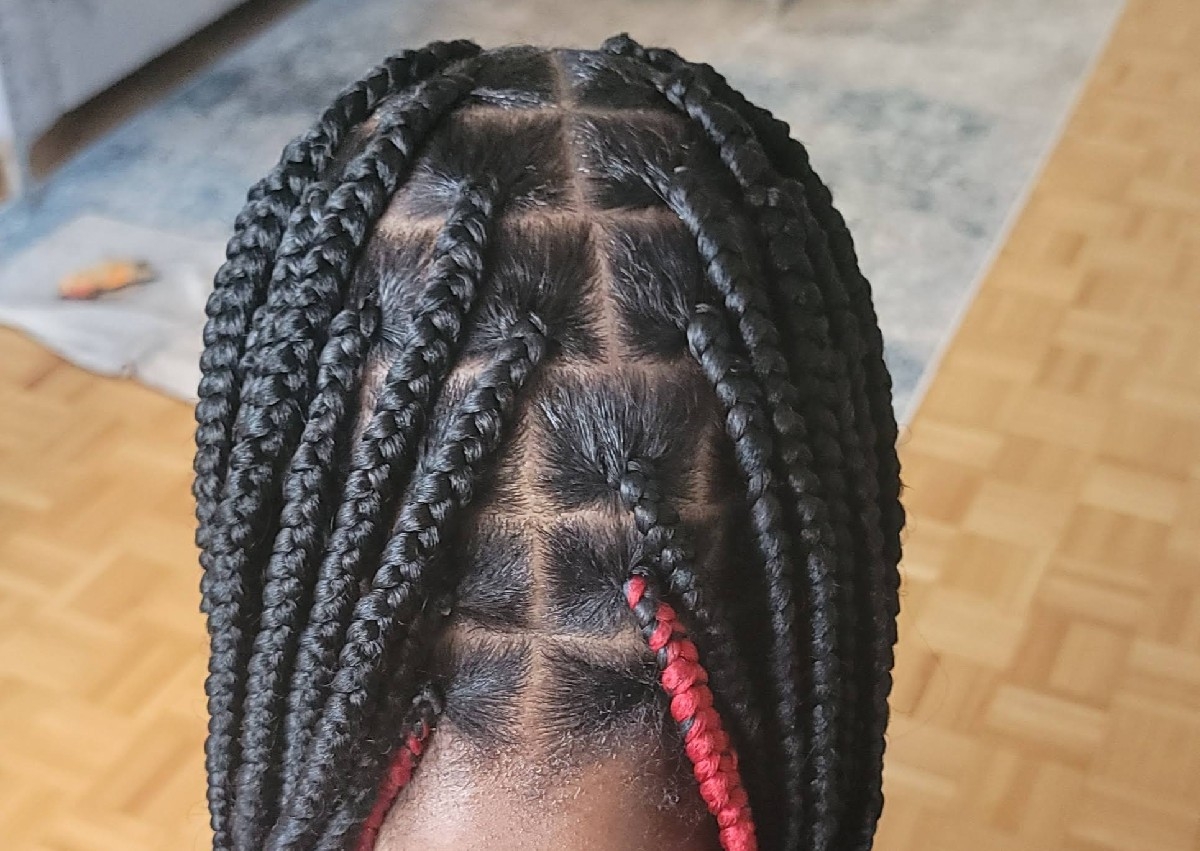 Medium  Knotless   (Mid-back)