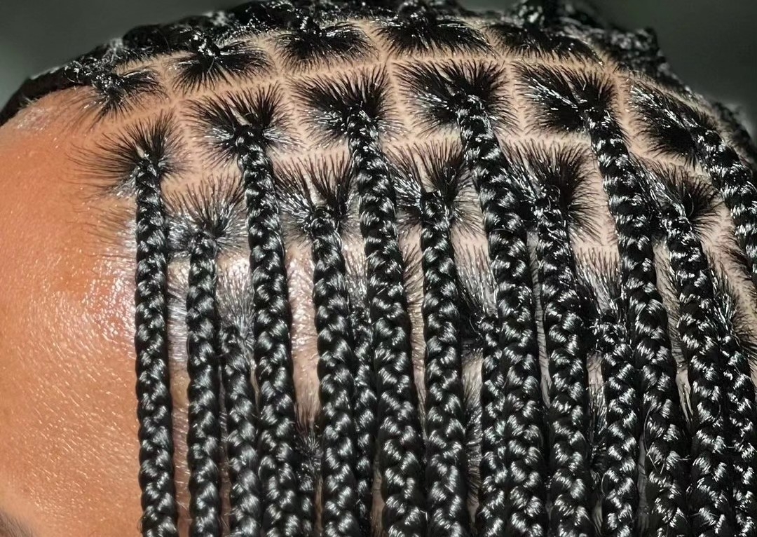 Small Knotless  (mid-back)