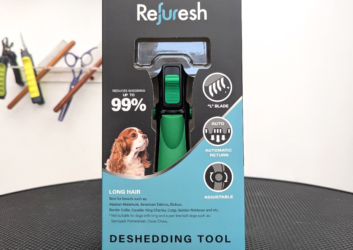 Refuresh Desheding Tool/ Brush for Dogs/ Cats - Short to Semi Long Hair 