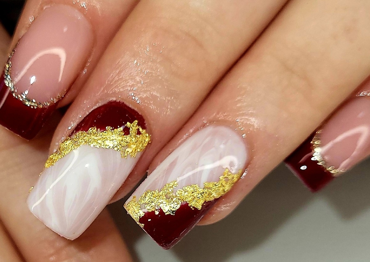 Refills 3 weeks  -- select  new set if after or 3 or more missing nails      