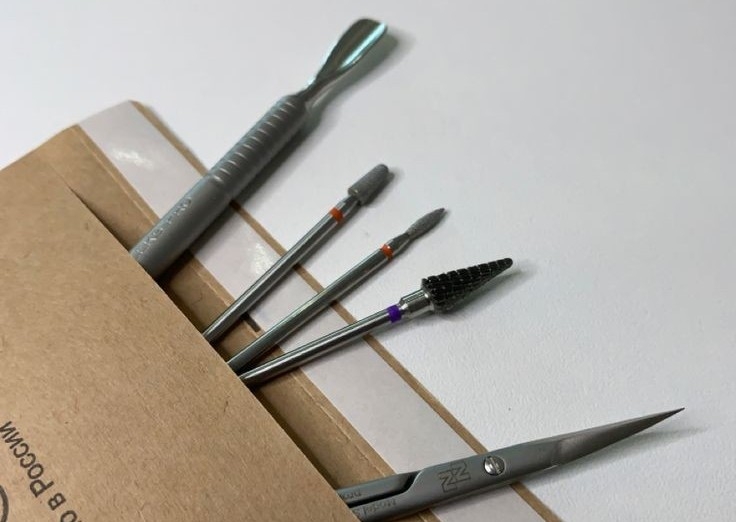 Atelier de Stérilisation et Désinfection des Outils de Manucure