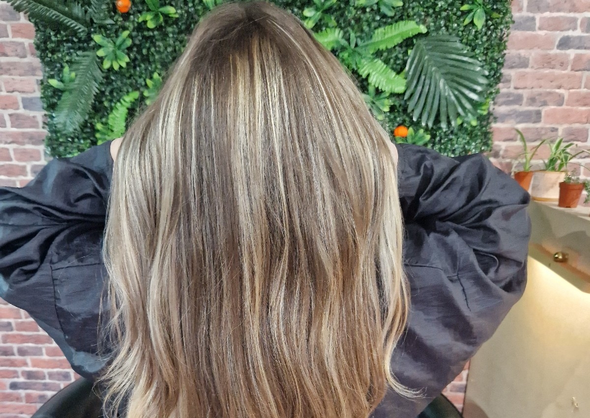 Highlights full head and blow dry