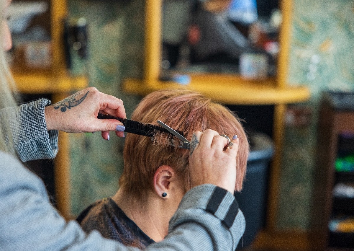 Short hair cut and blow dry