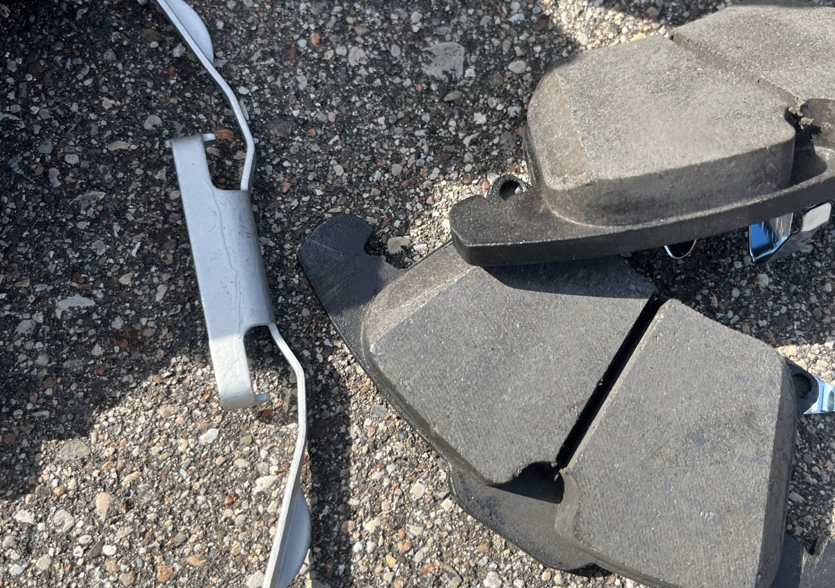 Truck,suv,van brake pads only  (1/2)