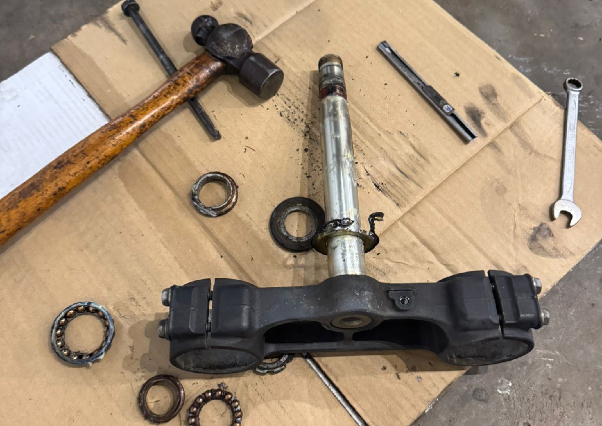 Steering stem bearing replacement 