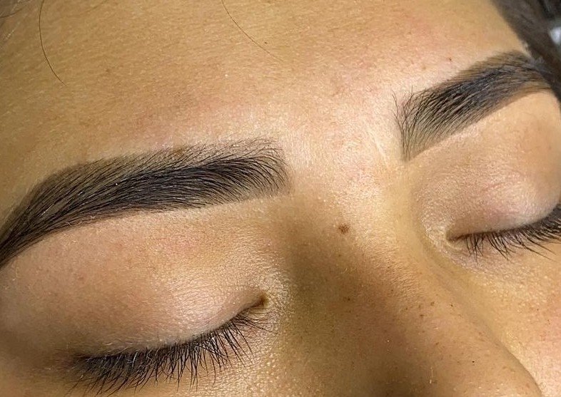 Henna y perfilado de cejas 