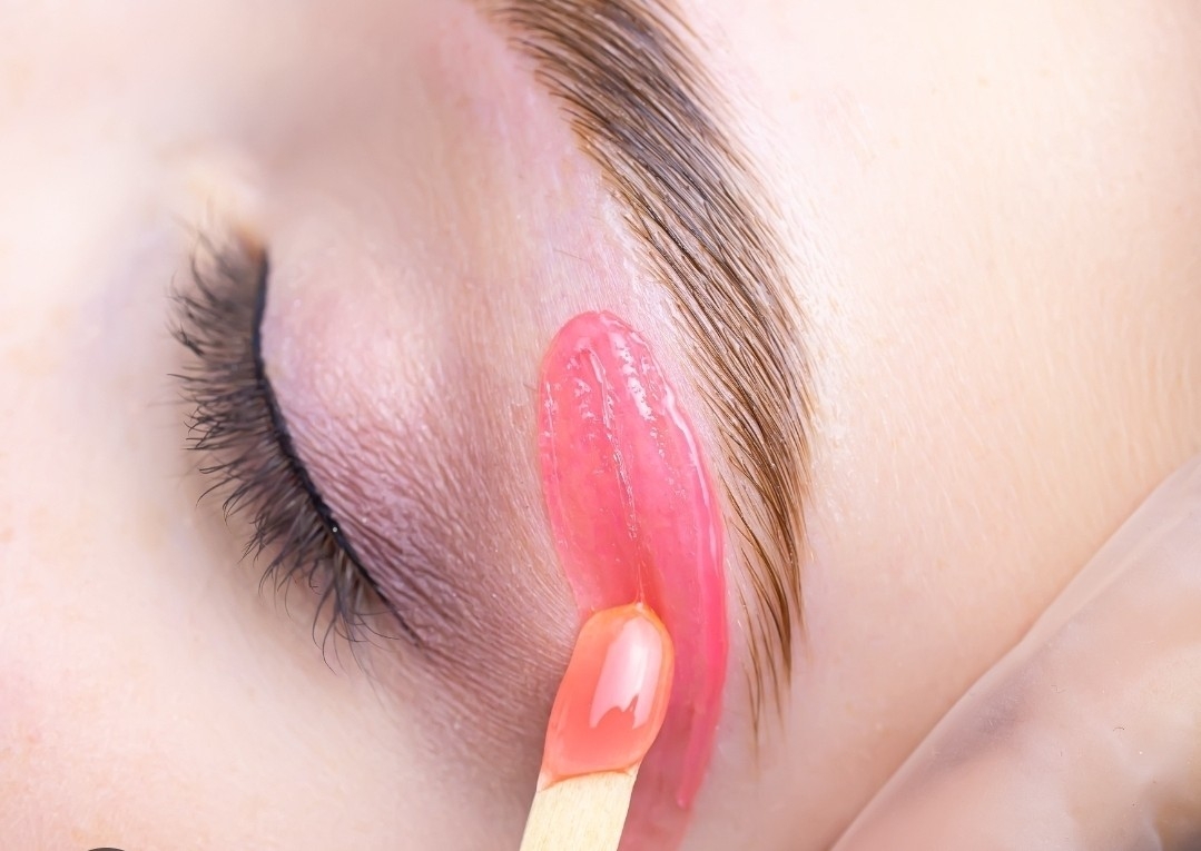 Diseño de cejas y depilacion con cera