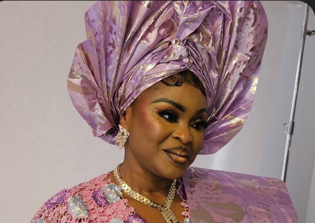 MAKEUP and gele 