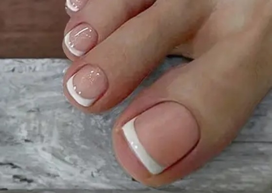 Esmalte gel en uña de los pies french