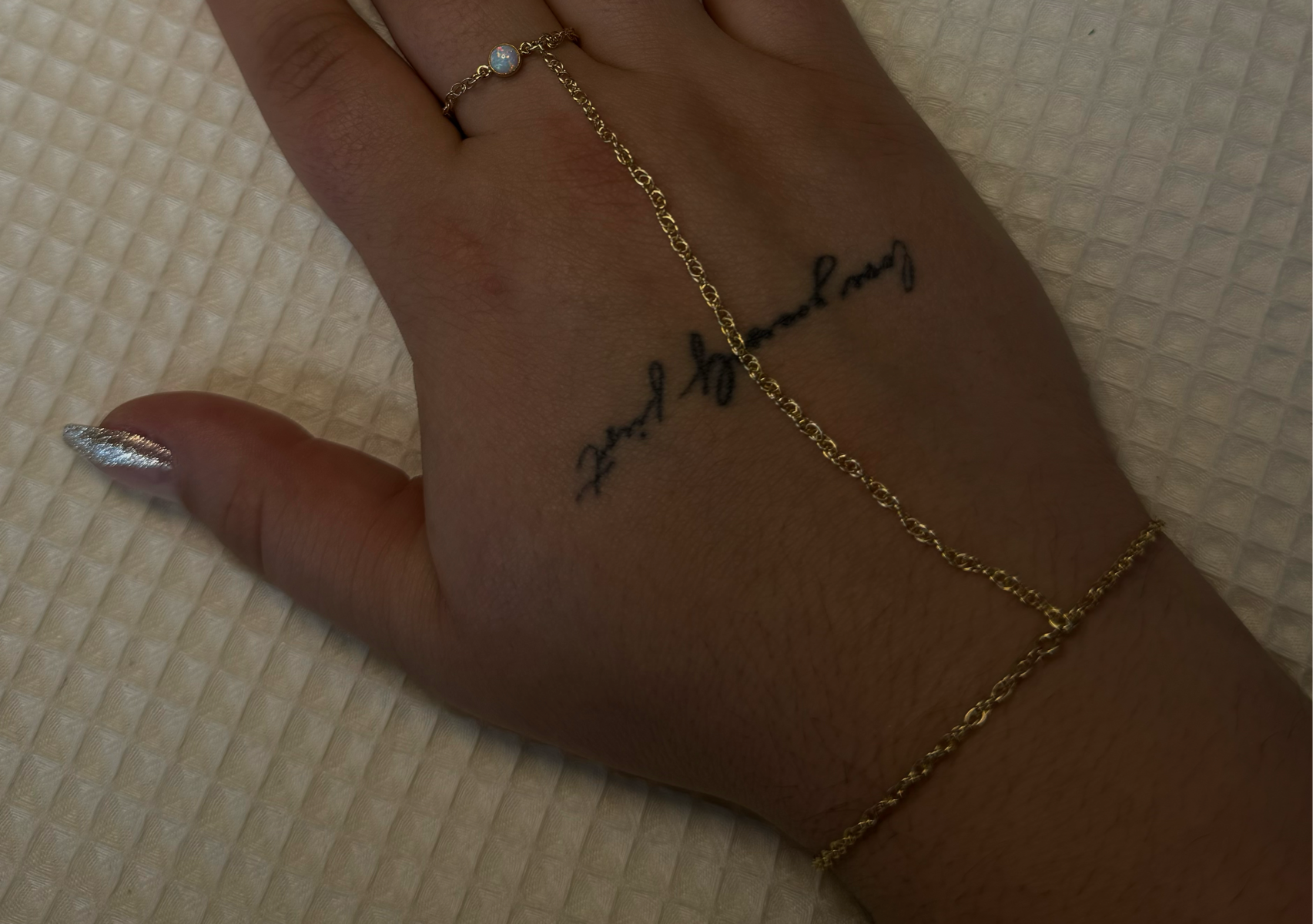 permanent jewelry 𝐡𝐚𝐧𝐝 𝐜𝐡𝐚𝐢𝐧