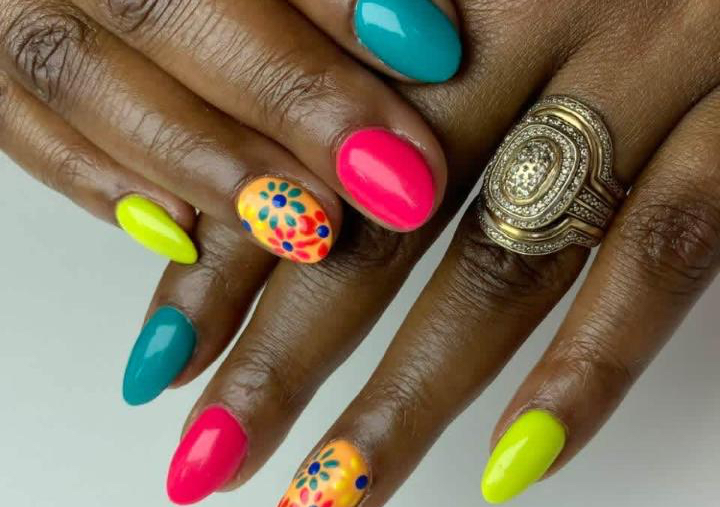 Small  nails with tips