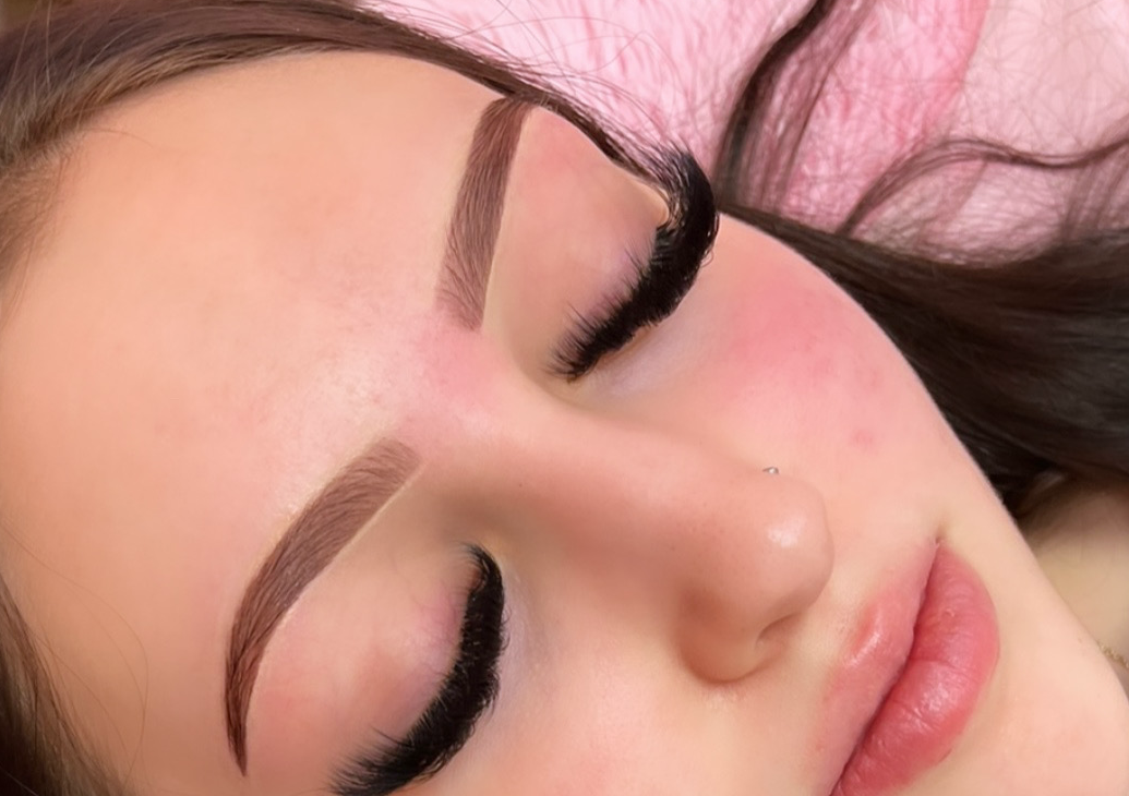 Brow Tint & Brow Wax/ Brow clean up.