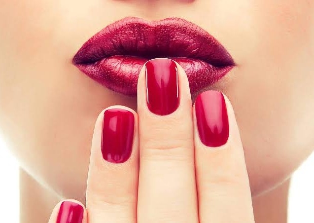 Esmaltado uñas manos