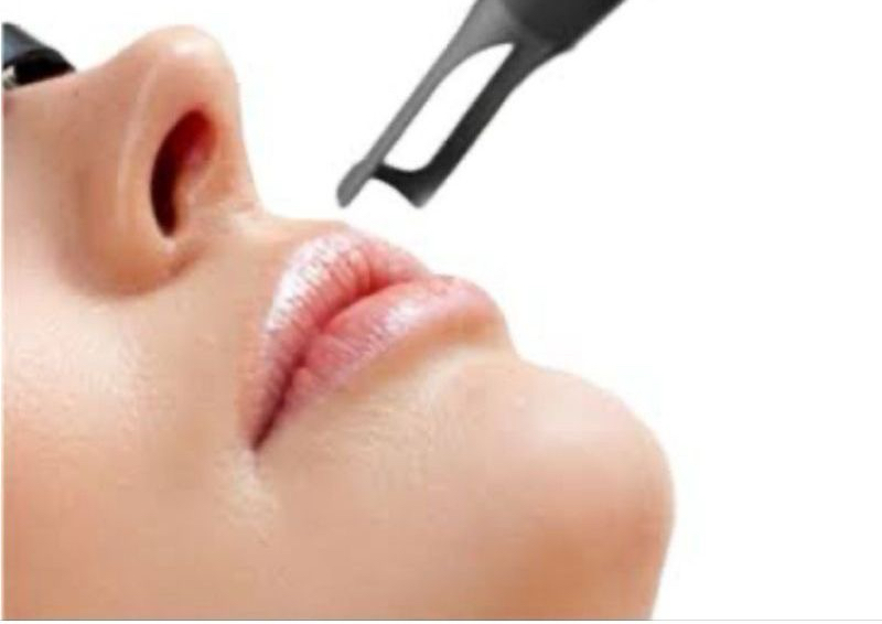 Lip liner removal