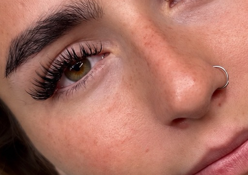 Wet look lashes