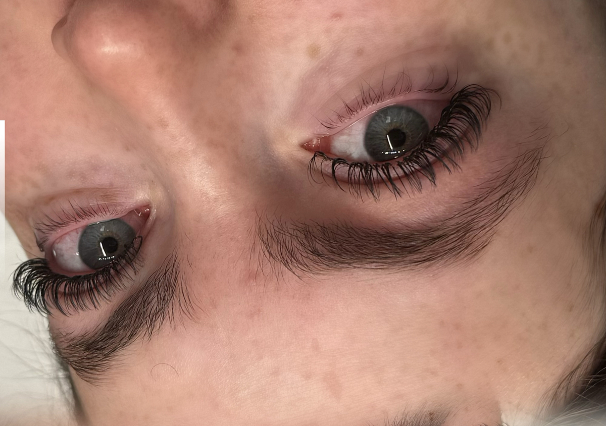 Wet look lashes