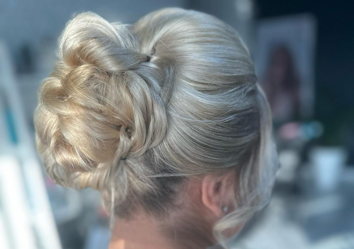 Coafura complexa (coc cu extensi,coada cu extensii ) 