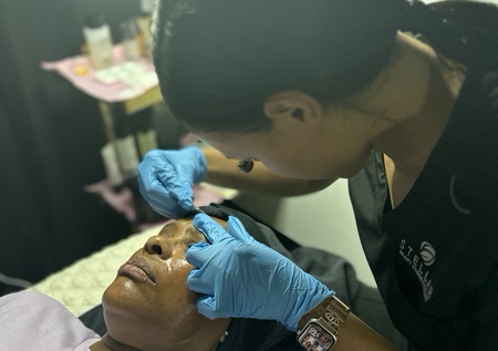 LED Radiance therapy facial + massage (60 min) 