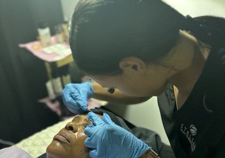 Rejuvenating Luxe facial + massage (60 min )