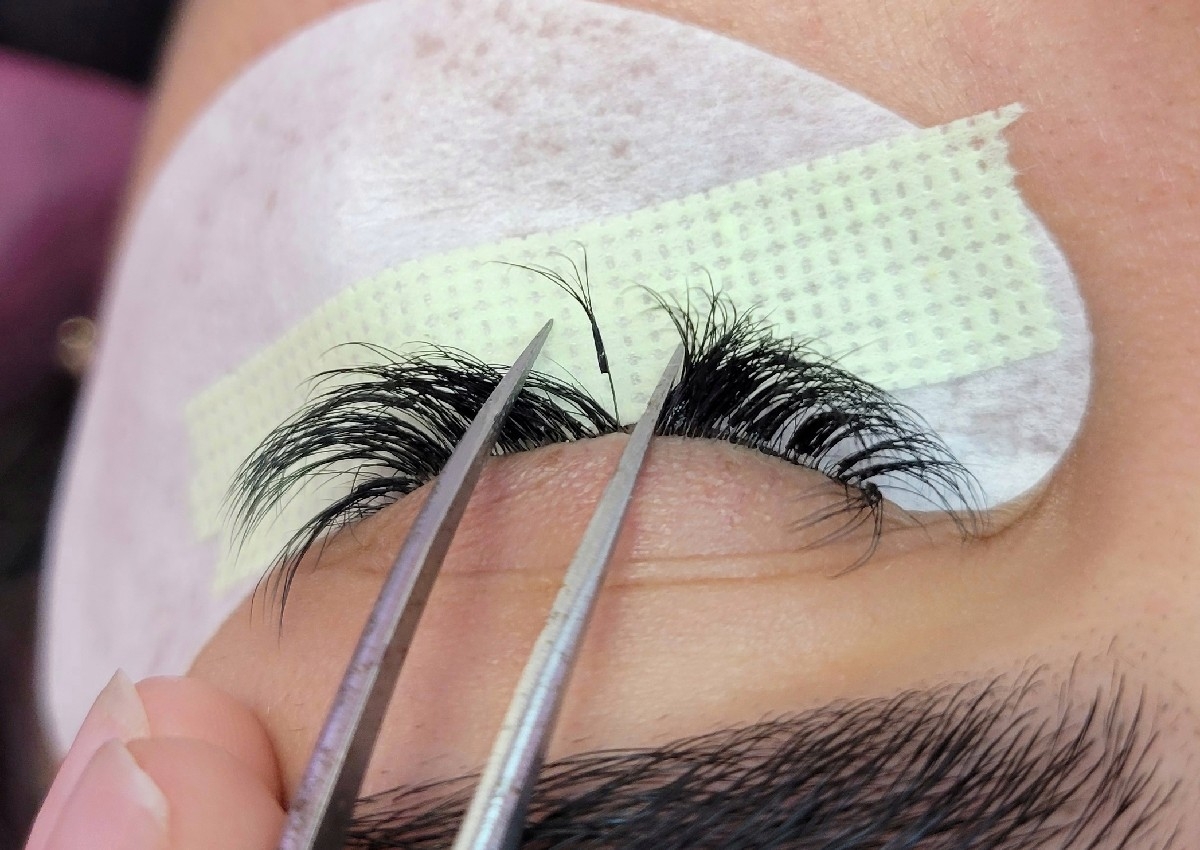 Retoque extensiones de pestañas 