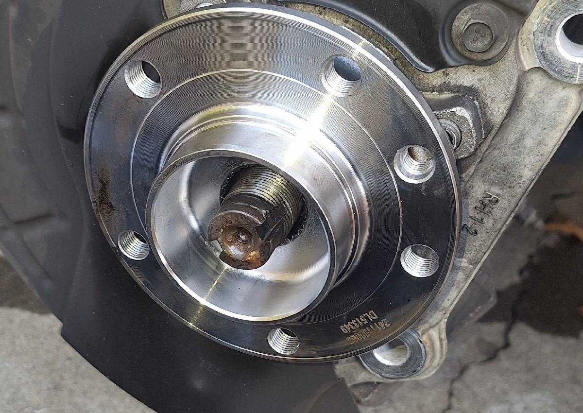 Wheel hub 