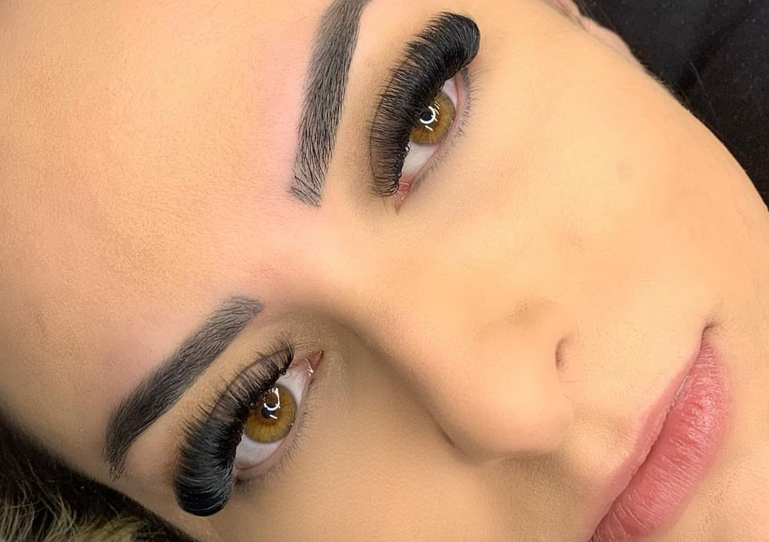 Extensão / Full set Russian lashes