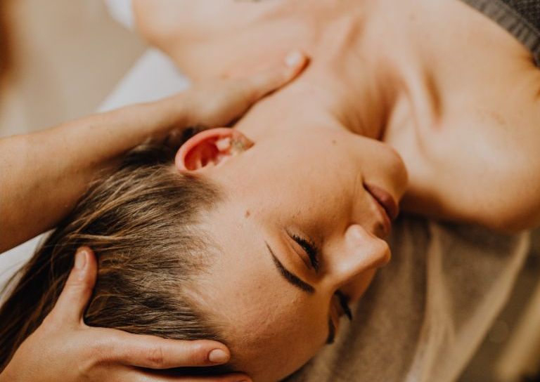 Signature Facial with Shoulders Massage, Aromatherapy & Face Mask