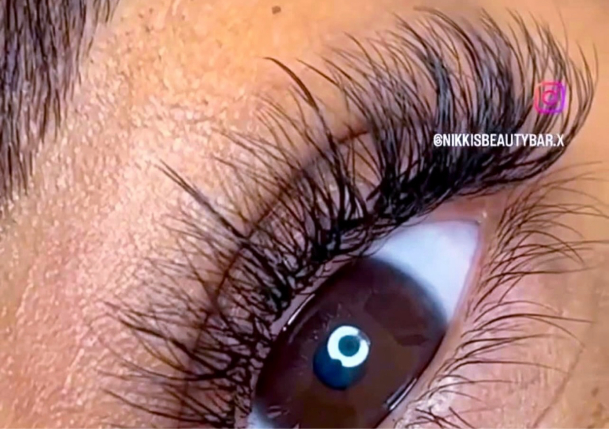 Individual Classic volume lash extensions